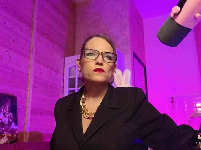 Findom_Lady_Shine webcam