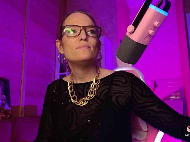 Findom_Lady_Shine webcam
