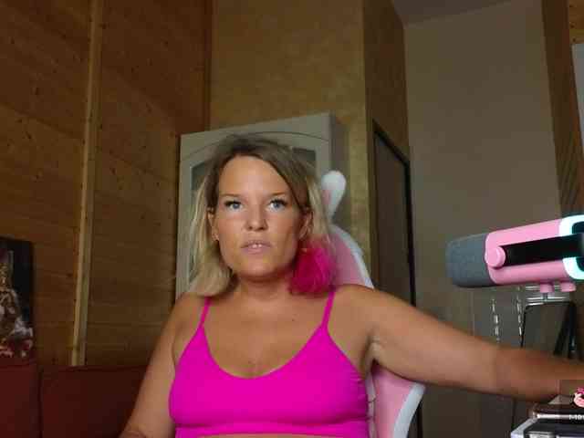 Findom_Lady_Shine webcam