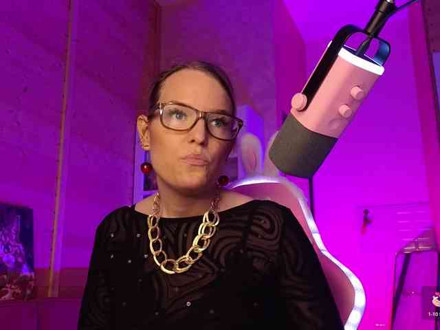 Findom_Lady_Shine webcam