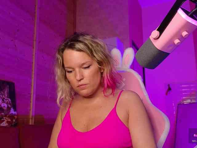 Findom_Lady_Shine webcam
