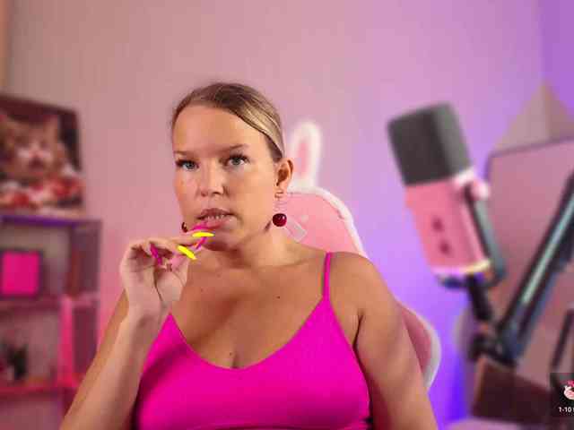 Findom_Lady_Shine webcam
