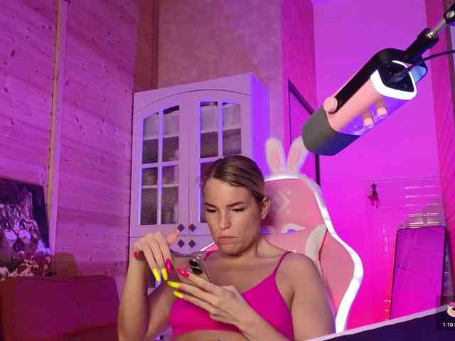 Findom_Lady_Shine webcam