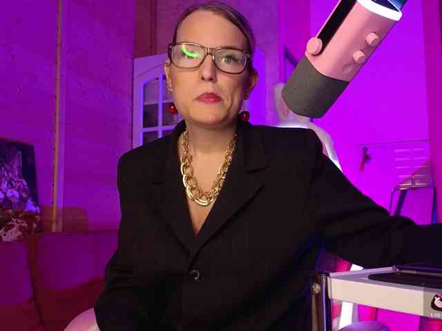 Findom_Lady_Shine webcam