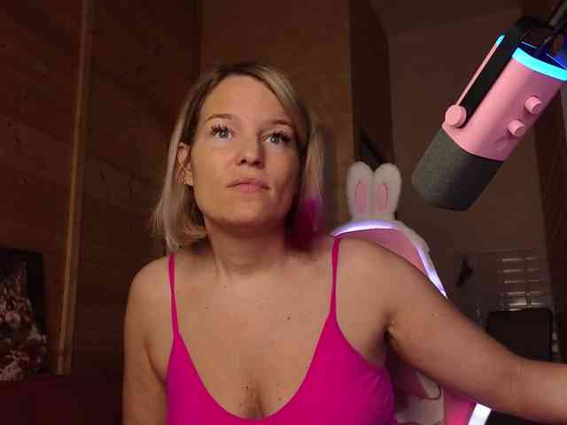 Findom_Lady_Shine webcam