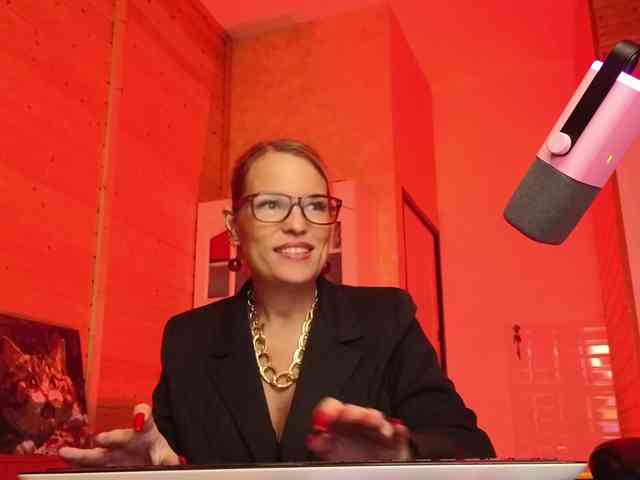 Findom_Lady_Shine webcam