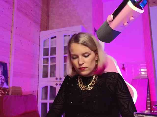 Findom_Lady_Shine webcam