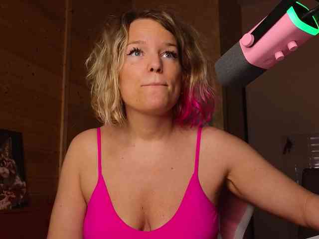 Findom_Lady_Shine webcam