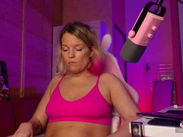 Findom_Lady_Shine webcam