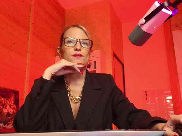 Findom_Lady_Shine webcam