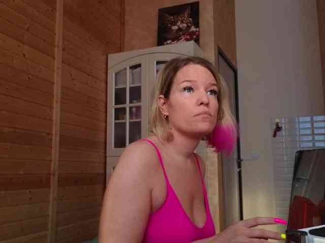 Findom_Lady_Shine webcam