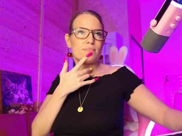 Findom_Lady_Shine webcam