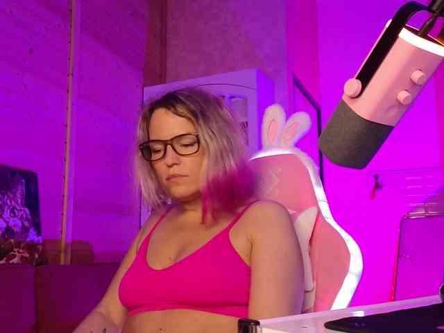 Findom_Lady_Shine webcam