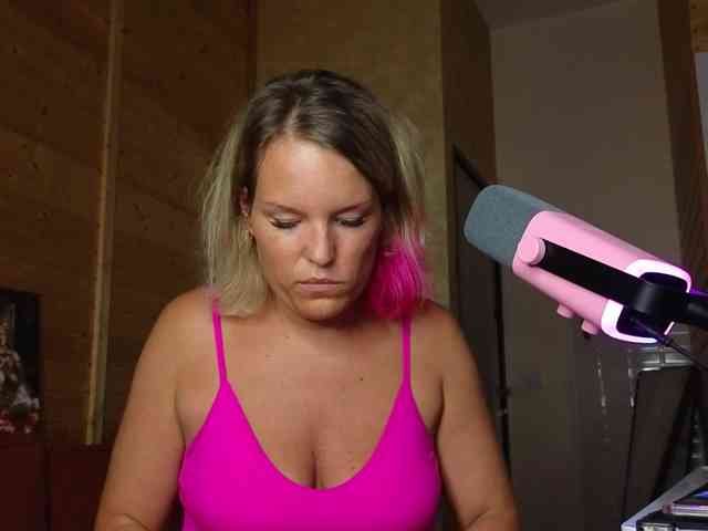 Findom_Lady_Shine webcam