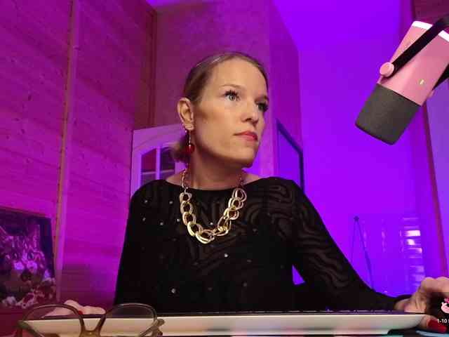 Findom_Lady_Shine webcam