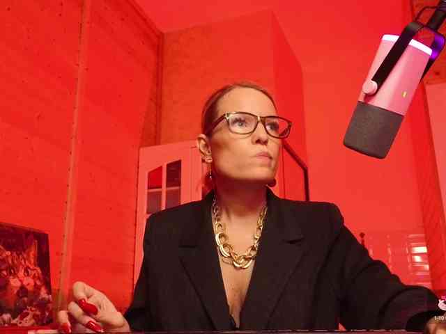 Findom_Lady_Shine webcam