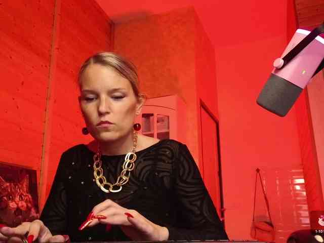 Findom_Lady_Shine webcam