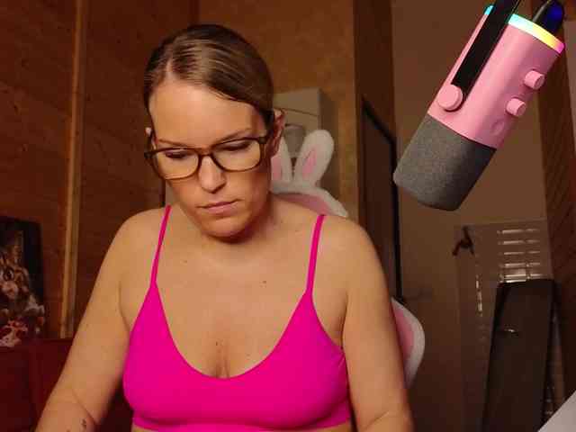 Findom_Lady_Shine webcam
