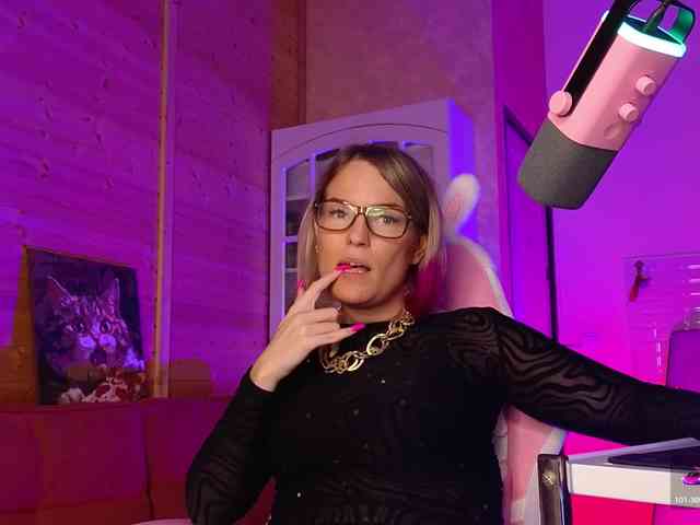 Findom_Lady_Shine webcam