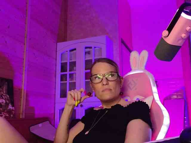 sweeteve050 Live Webcam on BongaCams