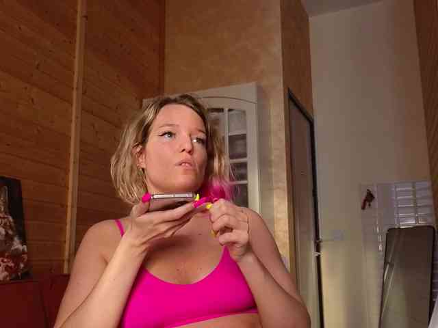 Findom_Lady_Shine webcam