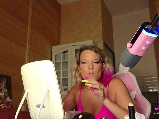 Findom_Lady_Shine webcam