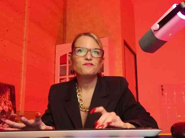 Findom_Lady_Shine webcam