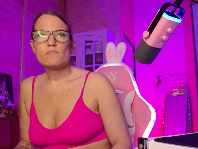 Findom_Lady_Shine webcam