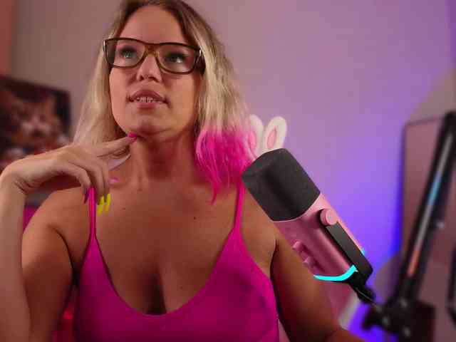 Findom_Lady_Shine webcam
