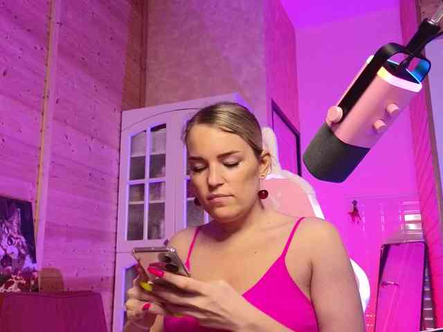 Findom_Lady_Shine webcam