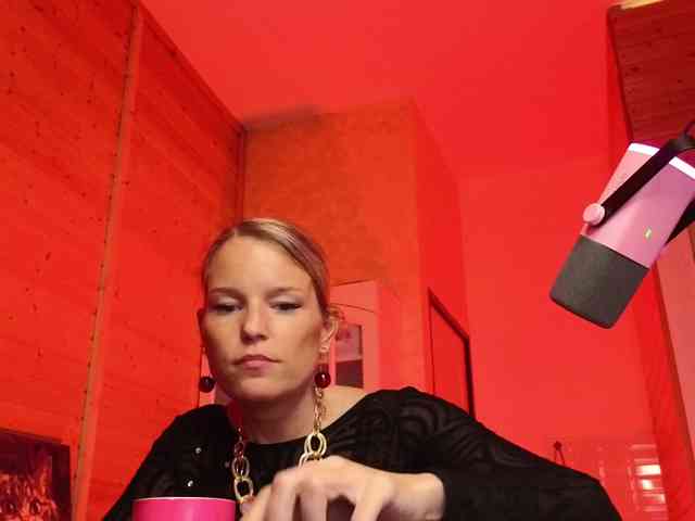 Findom_Lady_Shine webcam