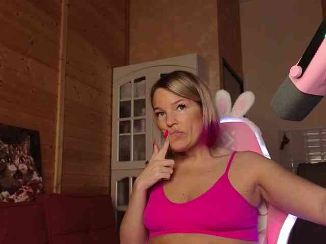 Findom_Lady_Shine webcam