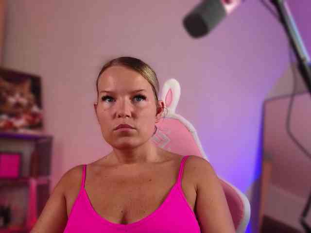 Findom_Lady_Shine webcam
