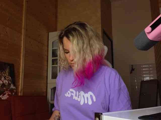 Findom_Lady_Shine webcam
