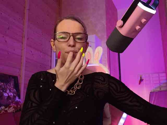 Findom_Lady_Shine webcam