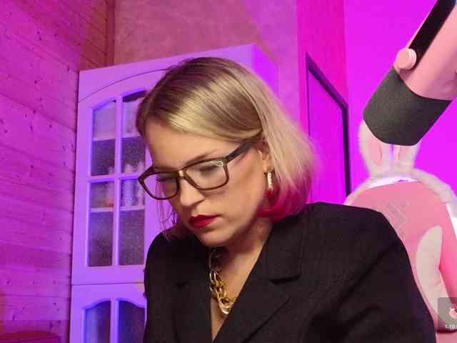 Findom_Lady_Shine webcam