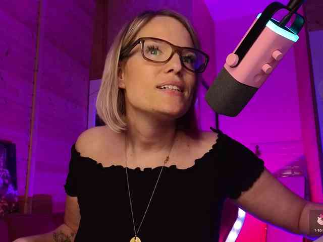 Findom_Lady_Shine webcam