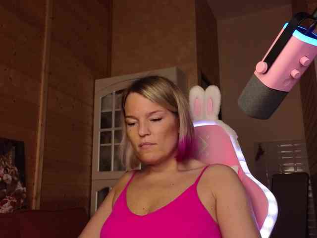 Findom_Lady_Shine webcam