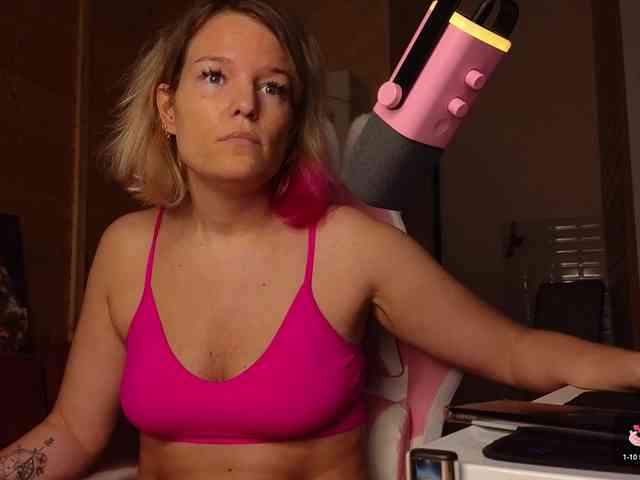 Findom_Lady_Shine webcam