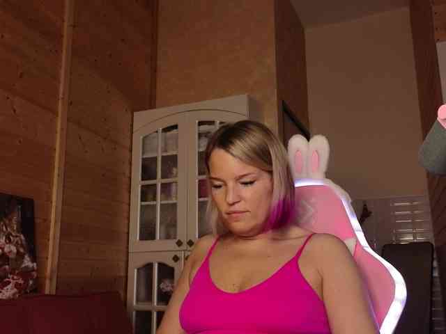 Findom_Lady_Shine webcam