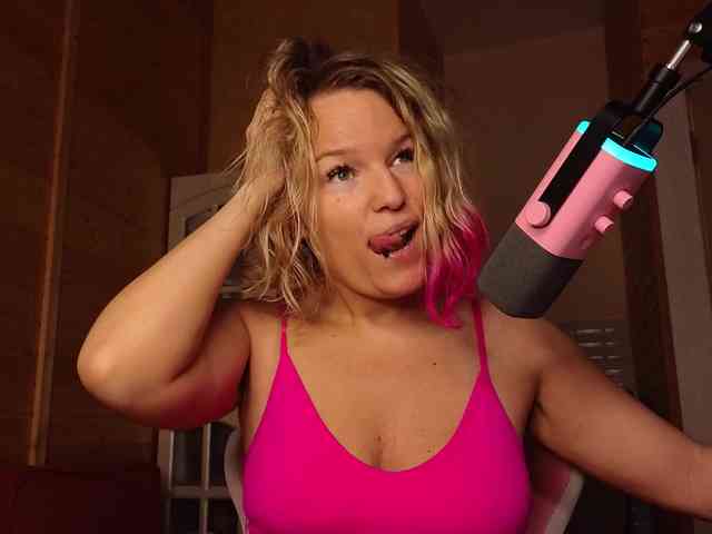Findom_Lady_Shine webcam