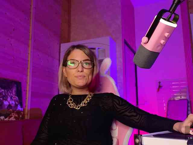 Findom_Lady_Shine webcam