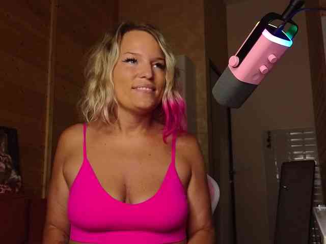 Findom_Lady_Shine webcam