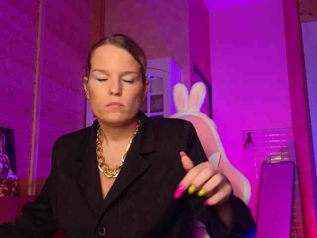 Findom_Lady_Shine webcam