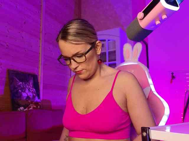Findom_Lady_Shine webcam
