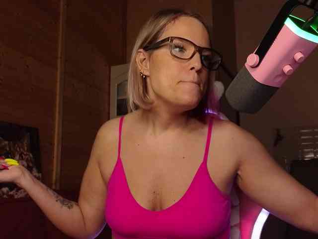 Findom_Lady_Shine webcam