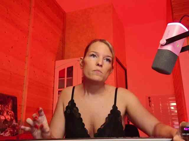 Findom_Lady_Shine webcam