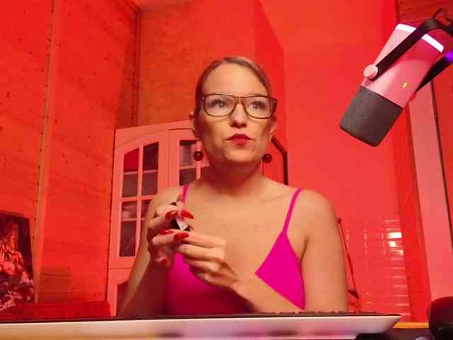 Findom_Lady_Shine webcam