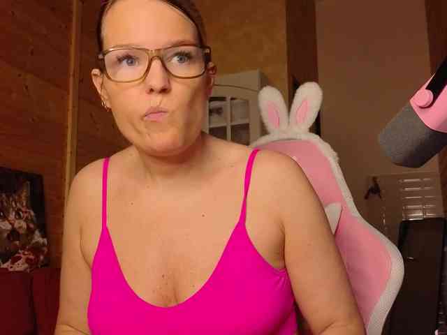 Findom_Lady_Shine webcam