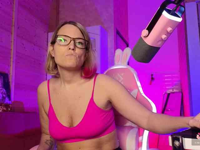 Findom_Lady_Shine webcam